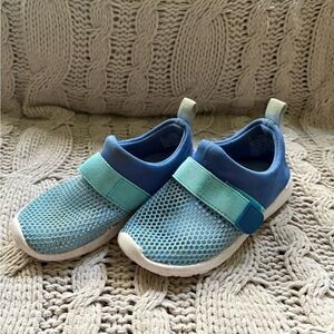Toddler Size 7 Blue Water Shoes